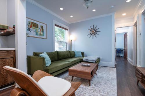 Fully stocked Kitchen AC WiFi WD Near Baseball and Downtown — 4-Star Luxury Hotel in Oneonta, United States