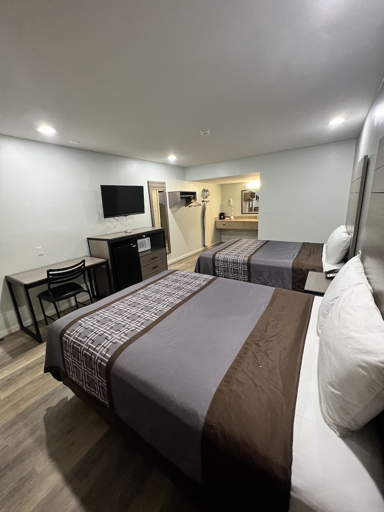 Continental Inn & Suites Nacogdoches TX SFA University Downtown - photo 15