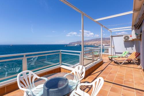 A tico con garaje en 1A lA nea de playa AlmerA a — 4-Star Luxury Hotel in Almeria, Spain