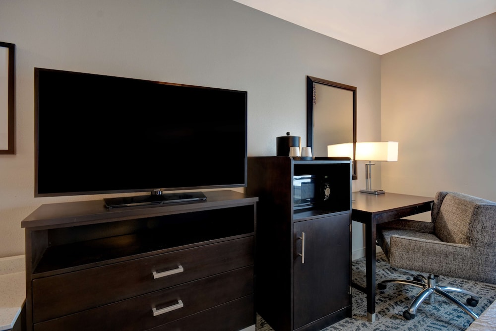Hampton Inn & Suites Columbia South Fort Meade Area - photo 23
