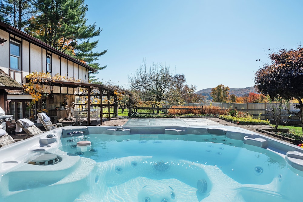 ABC Stay Connecticut Five Bedroom Home — 4-Star Luxury Hotel in Warren, United States