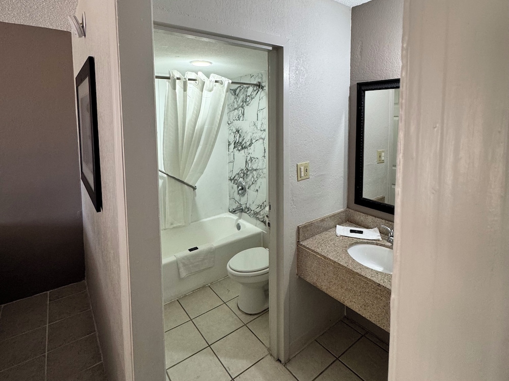 Budgetel Inn Phenix City - photo 24