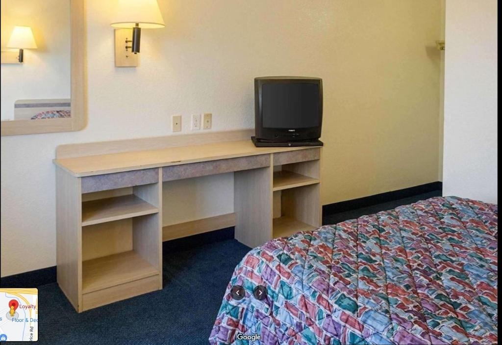 Express Inn Near Columbus Airport - photo 15