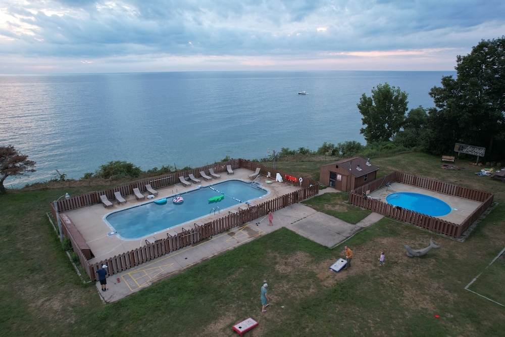 Lake Bluff Inn and Suites in South Haven, United States