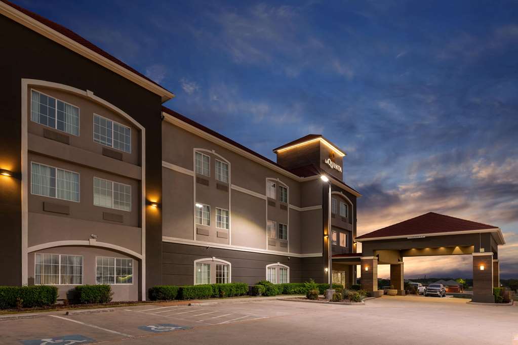 La Quinta Inn & Suites by Wyndham Bridgeport - featured photo