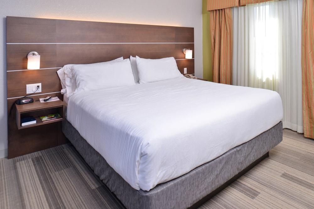 Holiday Inn Express and Suites Stevens Point by IHG - photo 7