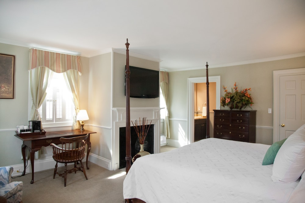Concord's Colonial Inn - photo 13