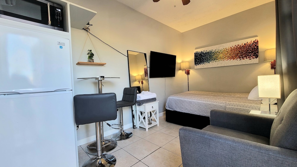 Barefoot Mailman Inn & Suites - photo 19