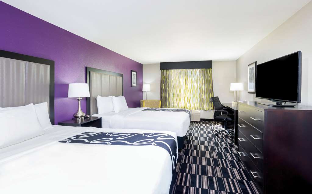 La Quinta Inn & Suites by Wyndham Fairfield Napa Valley - photo 10
