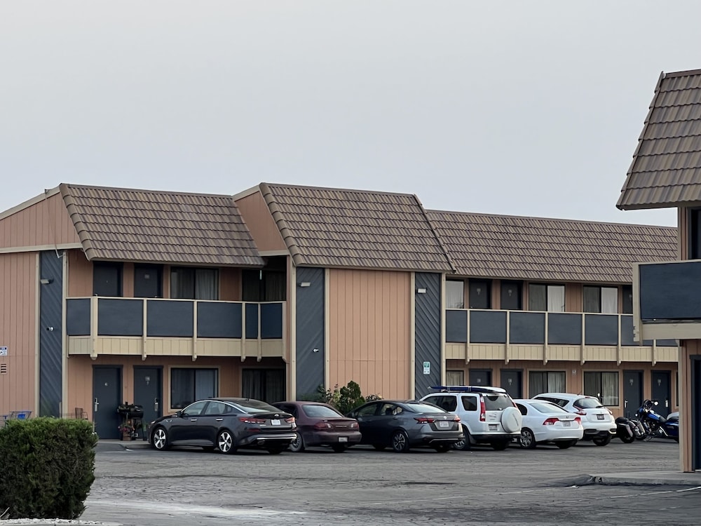 Oasis Inn & Suites - photo 34