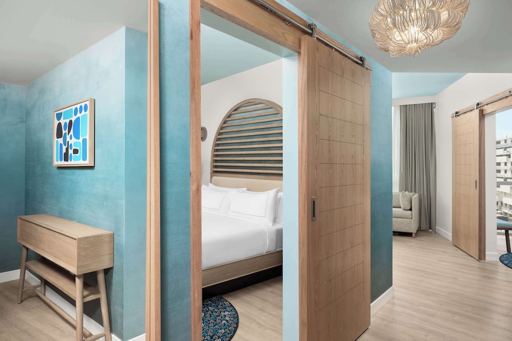 The Hiatus Clearwater Beach Curio Collection By Hilton - photo 11