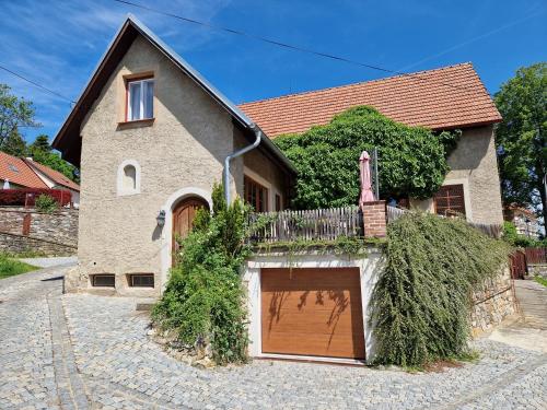 Amazing 5 bedroom house KRUMLOV 82 4 min walk to main square — 4-Star Luxury Hotel in Cesky Krumlov, Czech Republic