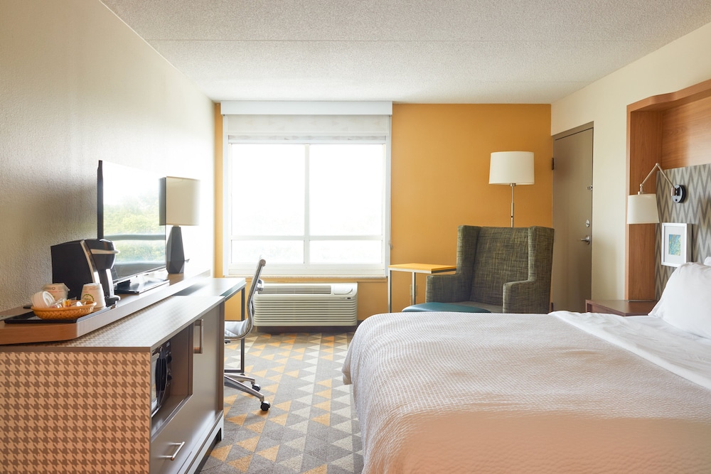 Holiday Inn Martinsburg by IHG - photo 17