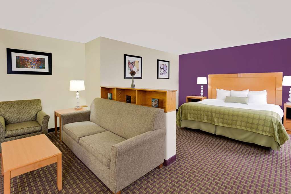 Ramada by Wyndham Marquette - photo 17