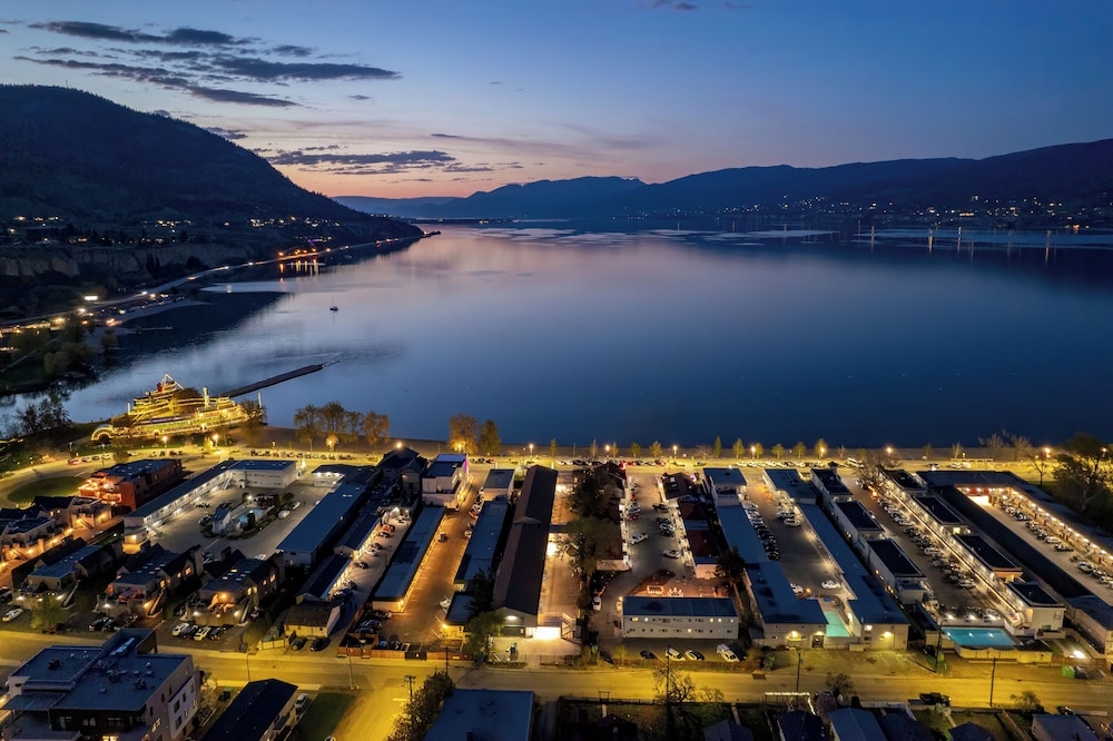 Okanagan Lakefront Resort in Penticton, Canada
