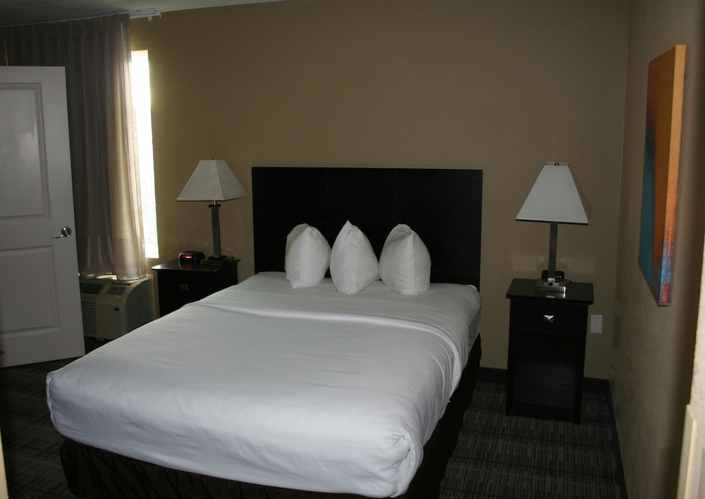 MainStay Suites Jacksonville near Camp Lejeune - photo 11
