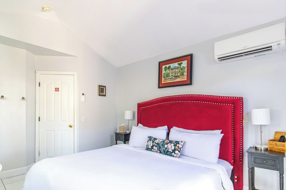 Inn on Charlotte Boutique Hotel - photo 9