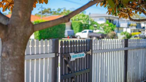 Harrys Pet Friendly Holiday House — 4-Star Luxury Hotel in Nelson Bay, Australia