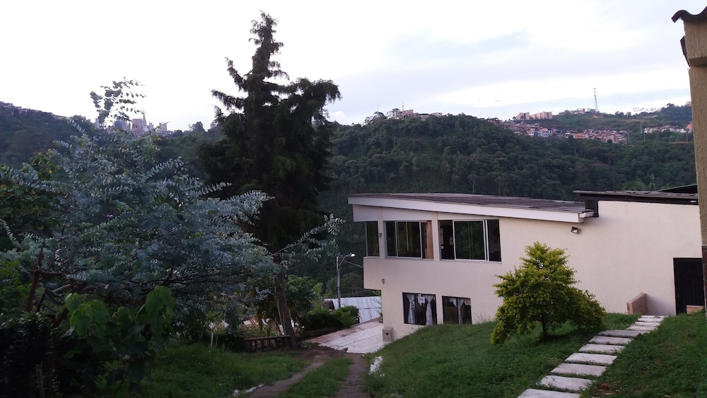Tranquility Fresh Air Birds eye View Green Areas Panoramic View — hotel in Villamaria