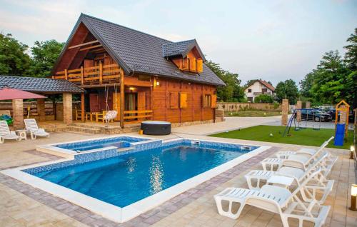 4 Bedroom Awesome Home In Vukovar — 4-Star Luxury Hotel in Vukovar, Croatia