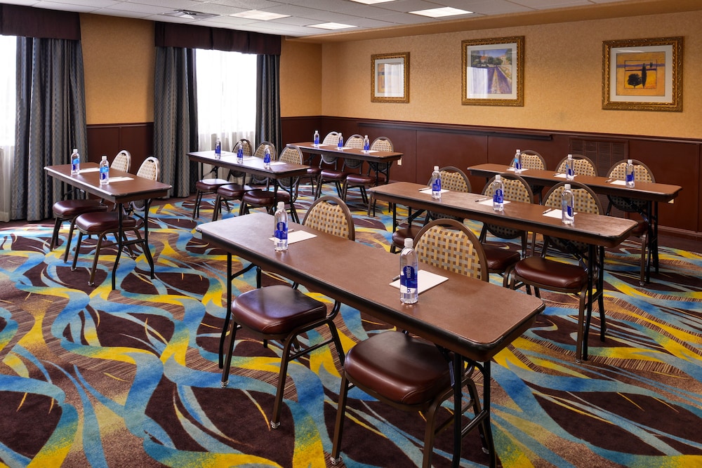 Hampton Inn & Suites Ontario - photo 46