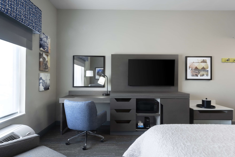 Hampton Inn & Suites St. Charles Old Town Area - photo 8