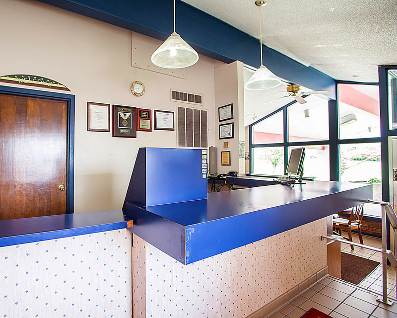Econo Lodge West Liberty - photo 5