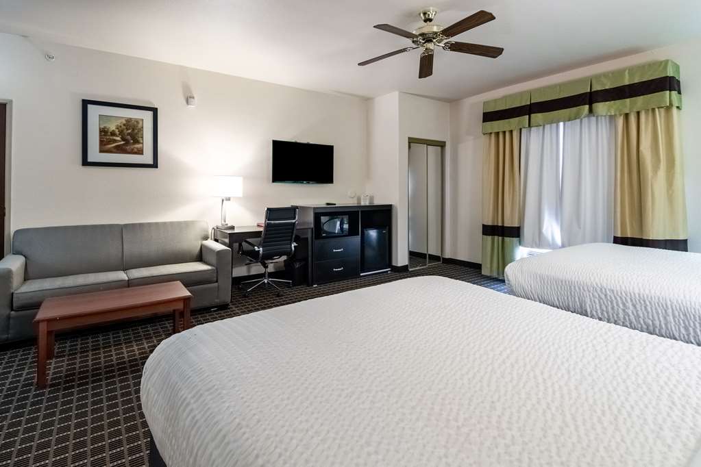 Clarion Inn & Suites Weatherford South - photo 19