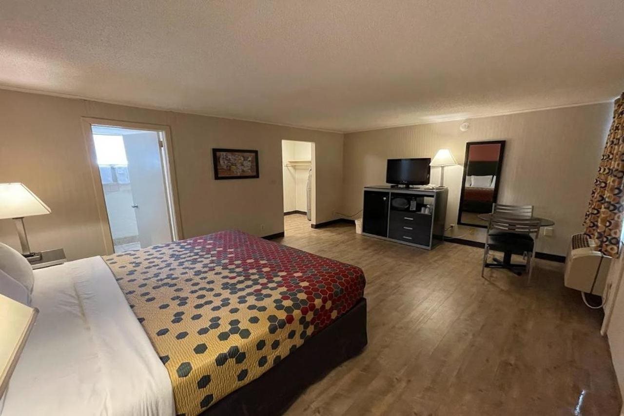Economy Inn East Hartford CT - photo 12