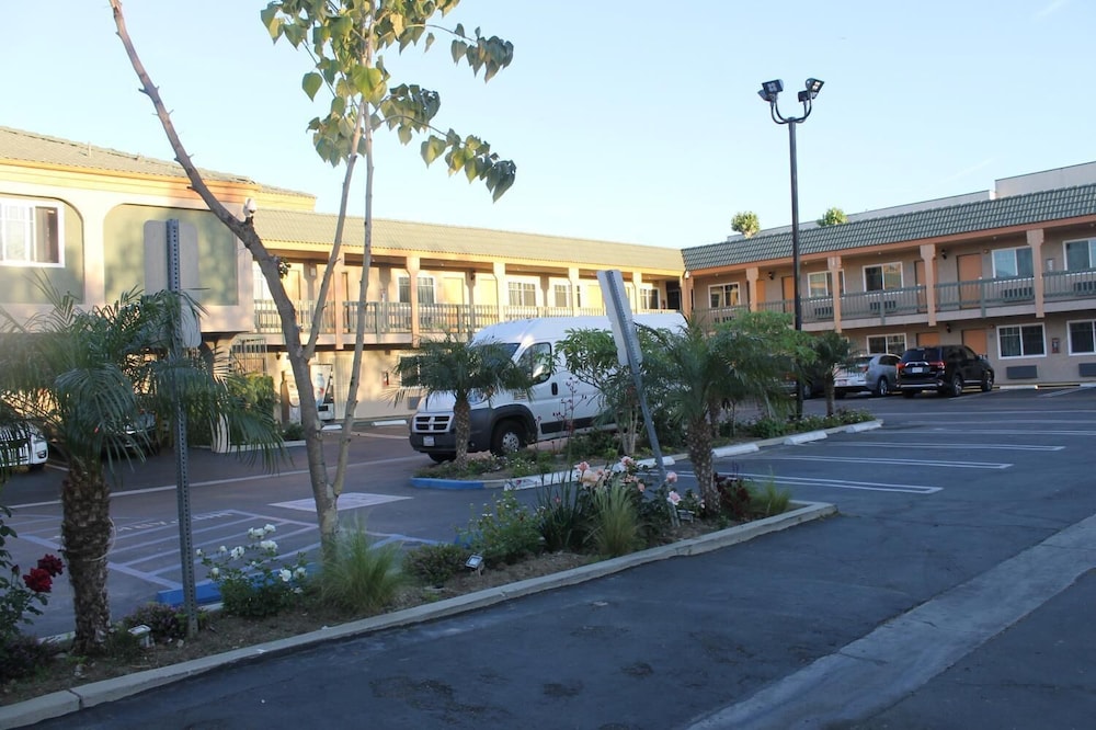 El Rancho Inn Hawthorne - photo 36