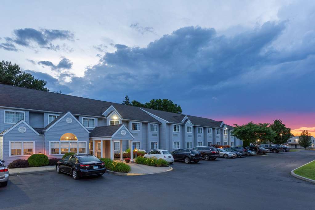Microtel Inn & Suites by Wyndham Bethel Danbury - photo 2