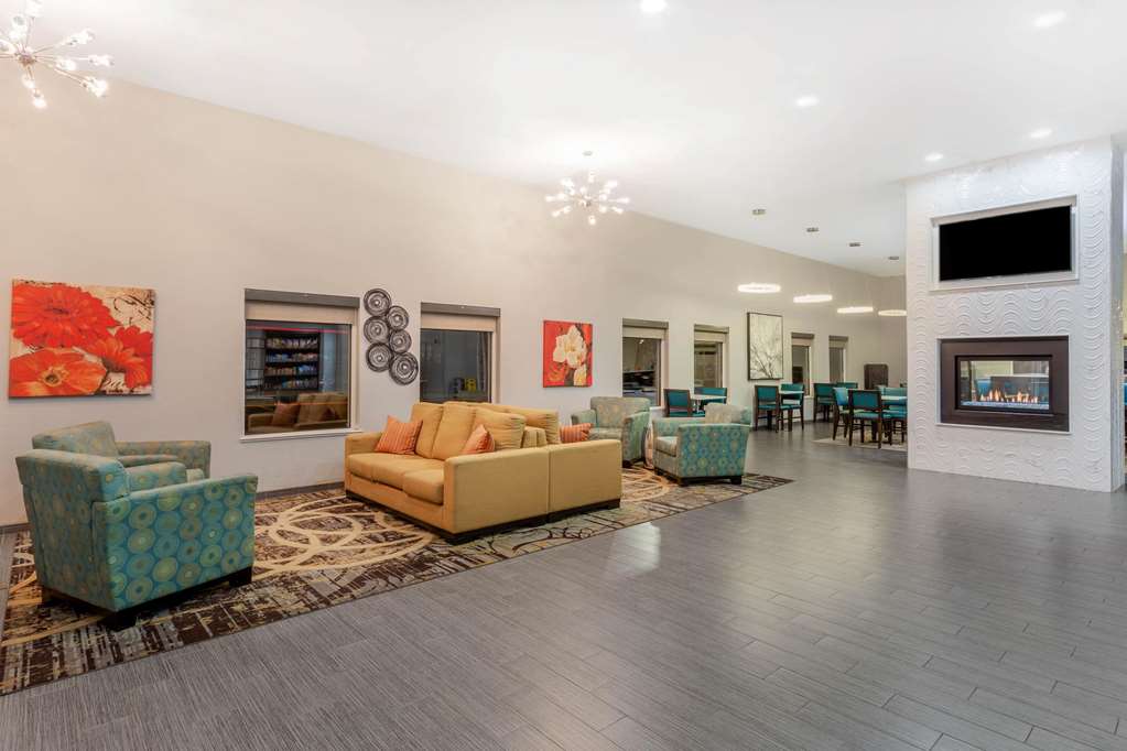 La Quinta Inn & Suites by Wyndham Rockford - photo 6