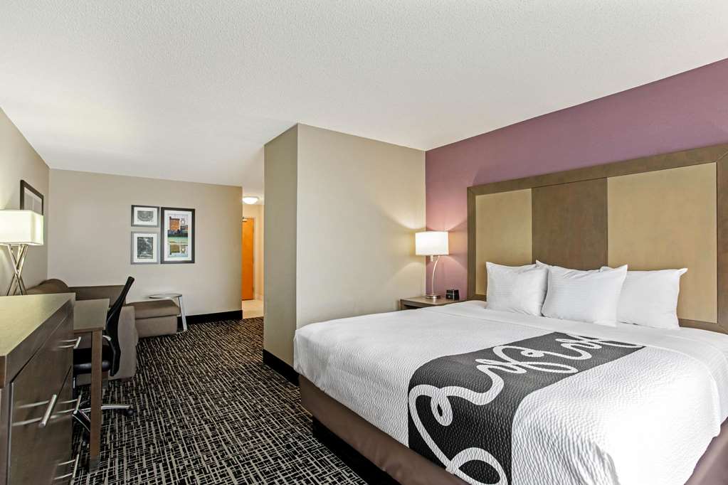 La Quinta Inn & Suites by Wyndham Hopkinsville - photo 33
