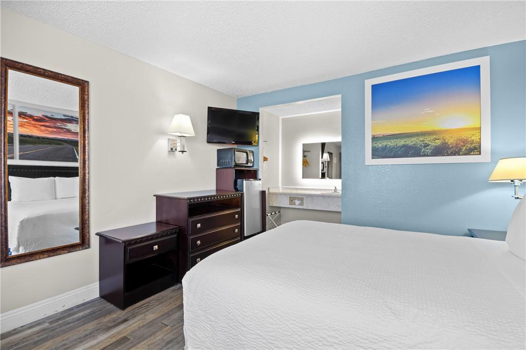 Days Inn by Wyndham Lost Hills - photo 14