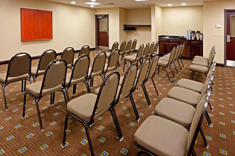 Holiday Inn Express Hotel & Suites Syracuse North Cicero by IHG - photo 39