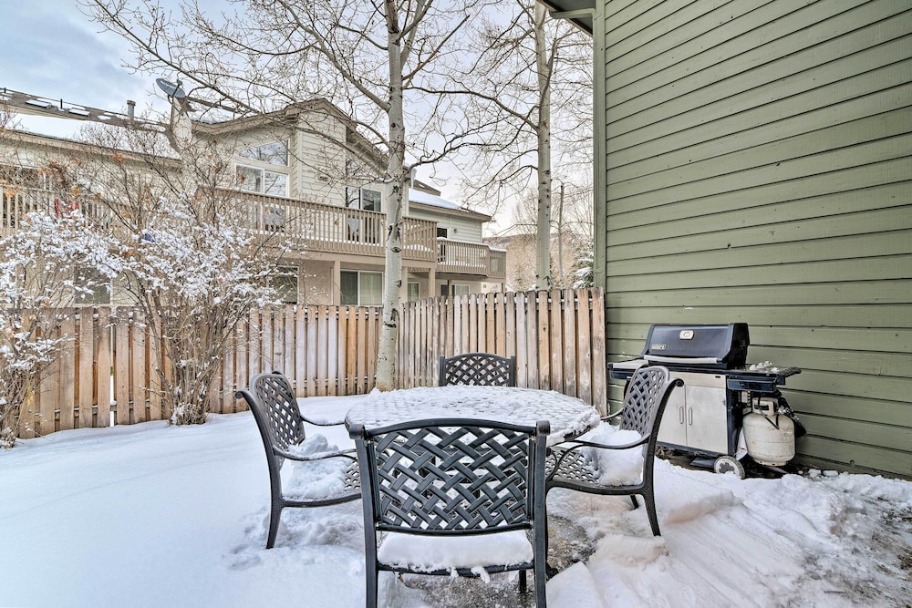 Modern Home w Patio: 3 Mi to Beaver Creek Resort - photo 16