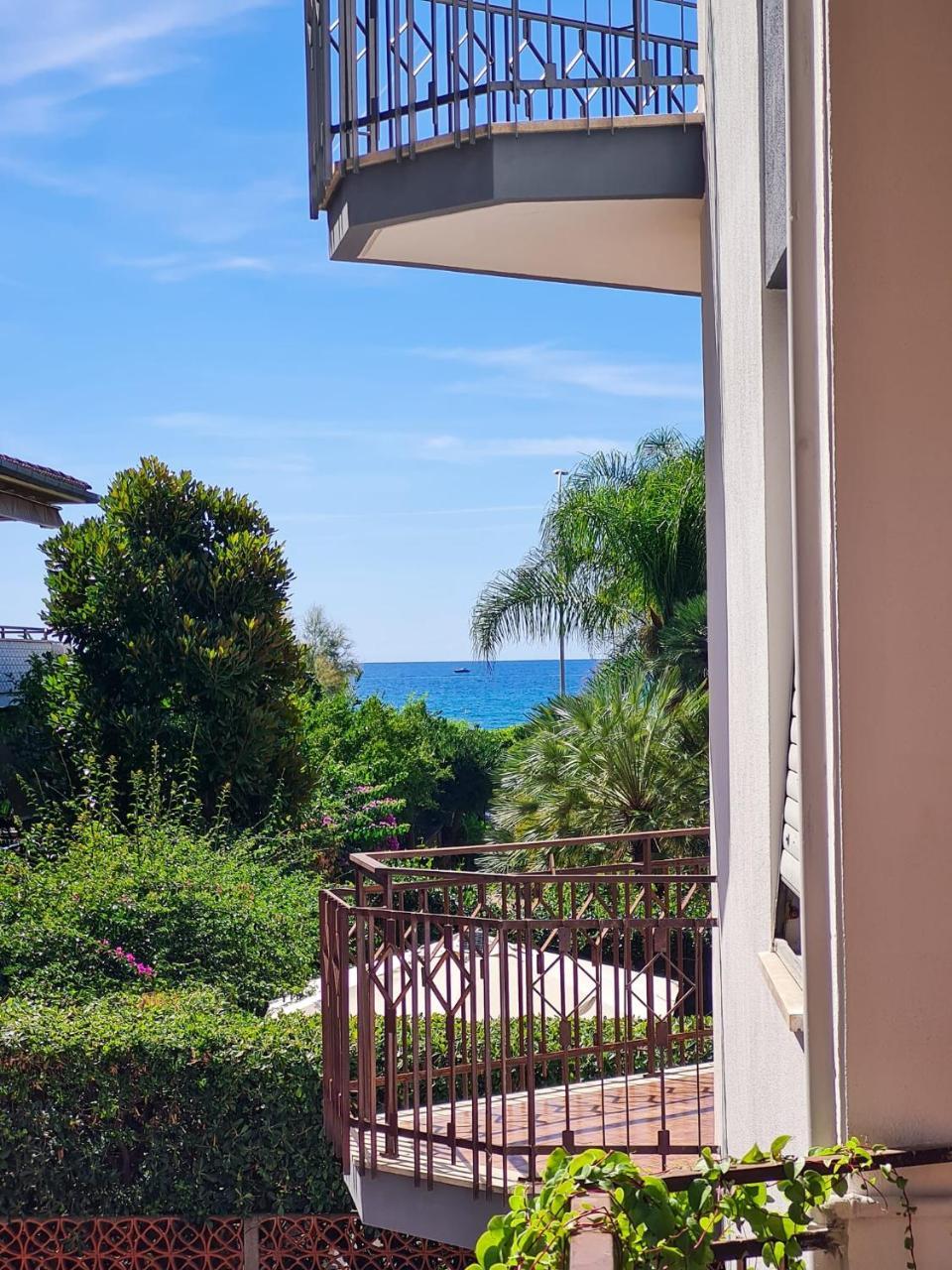Front Stays Terracina Mare — 4-Star Luxury Hotel in Terracina, Italy