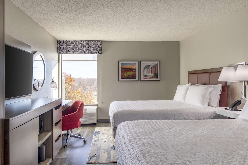 Hampton Inn Athens - photo 8