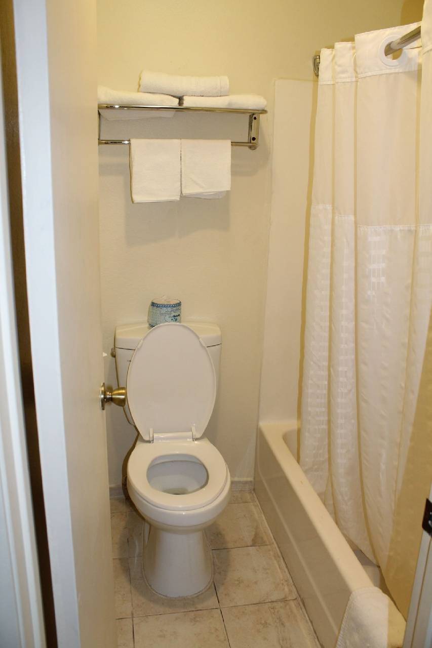 Travelodge by Wyndham Buena Park - photo 10