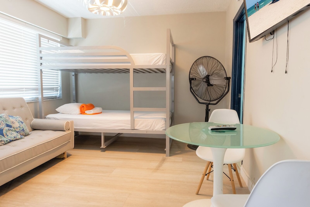 Hollywood Beach Suites - photo 27