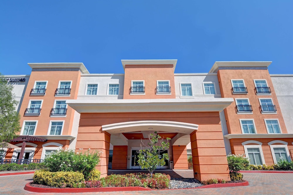 Embassy Suites by Hilton Valencia - photo 2