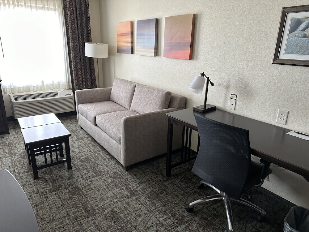 Staybridge Suites Minot by IHG - photo 29