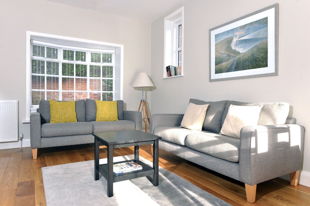 Coachman's Cottage — 4-Star Luxury Hotel in Eastbourne, United Kingdom