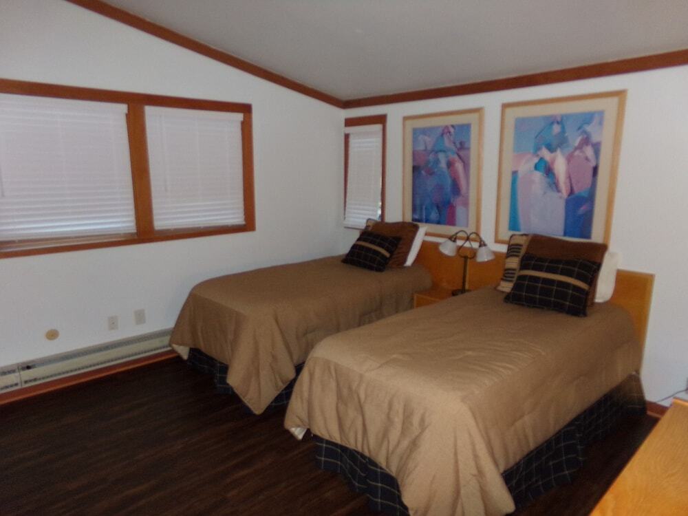 Tennis Townhouses pet-friendly hotel Keystone