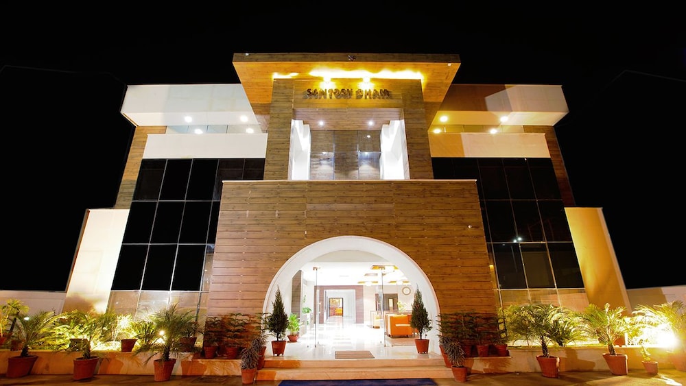 Hotel Santosh Dham in Mathura, India