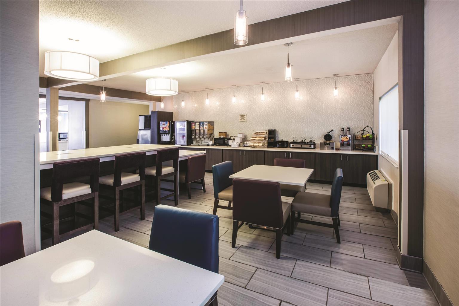 La Quinta Inn by Wyndham Indianapolis North at Pyramids - photo 32