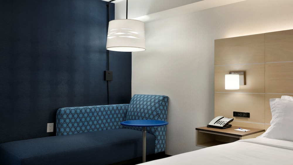 Holiday Inn Express Williamsbrg Busch Gardens Area by IHG - photo 8