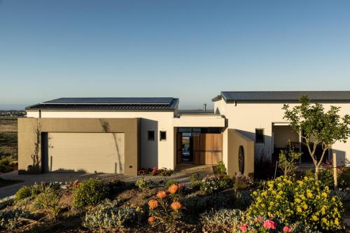 Azure Retreat - carbon neutral hotel in Hermanus