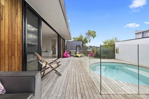 Aqua Luna Stylish Retreat by Koonya Ocean Beach in Blairgowrie, Australia
