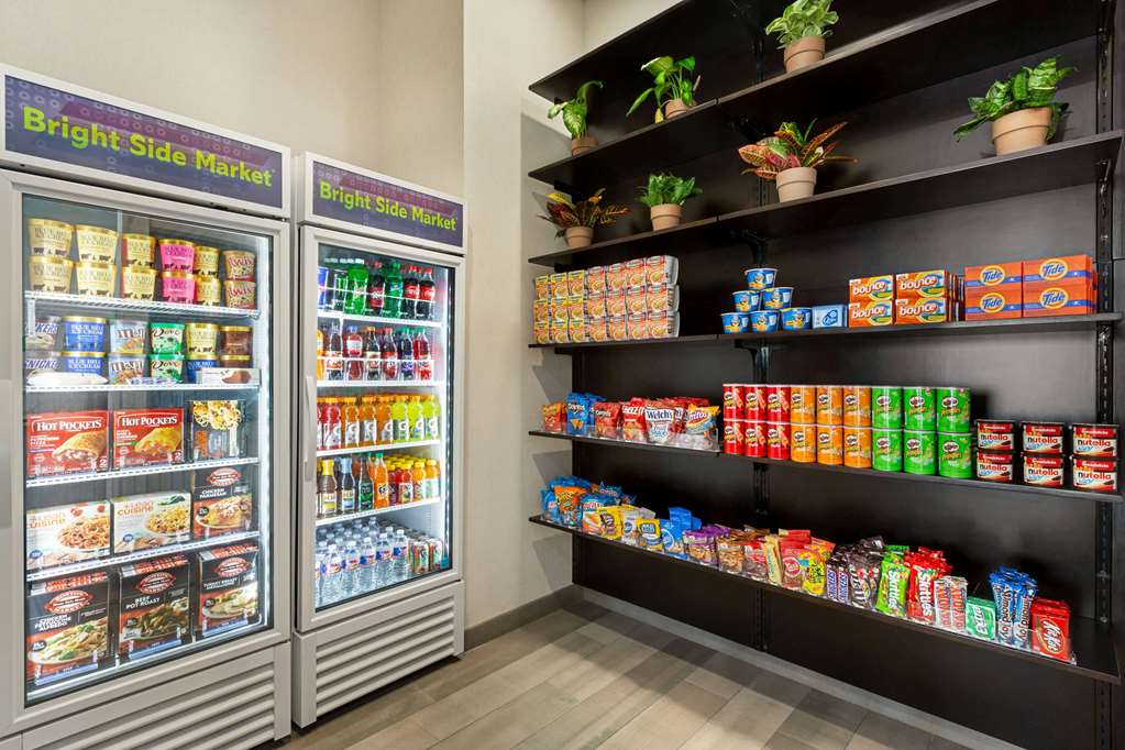 La Quinta Inn & Suites by Wyndham Richmond Sugarland - photo 37